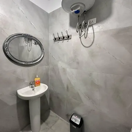 Banaj Hotel *