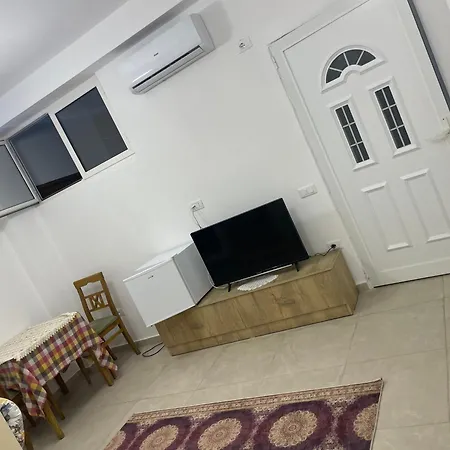 Banaj Hotel *